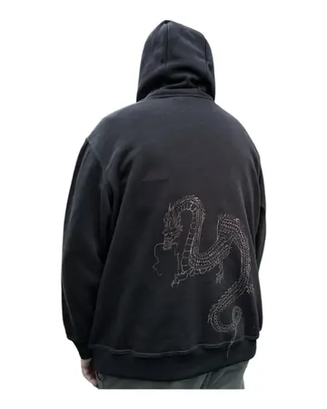 Hoodie mit Drachen-Motiv auf dem Rücken